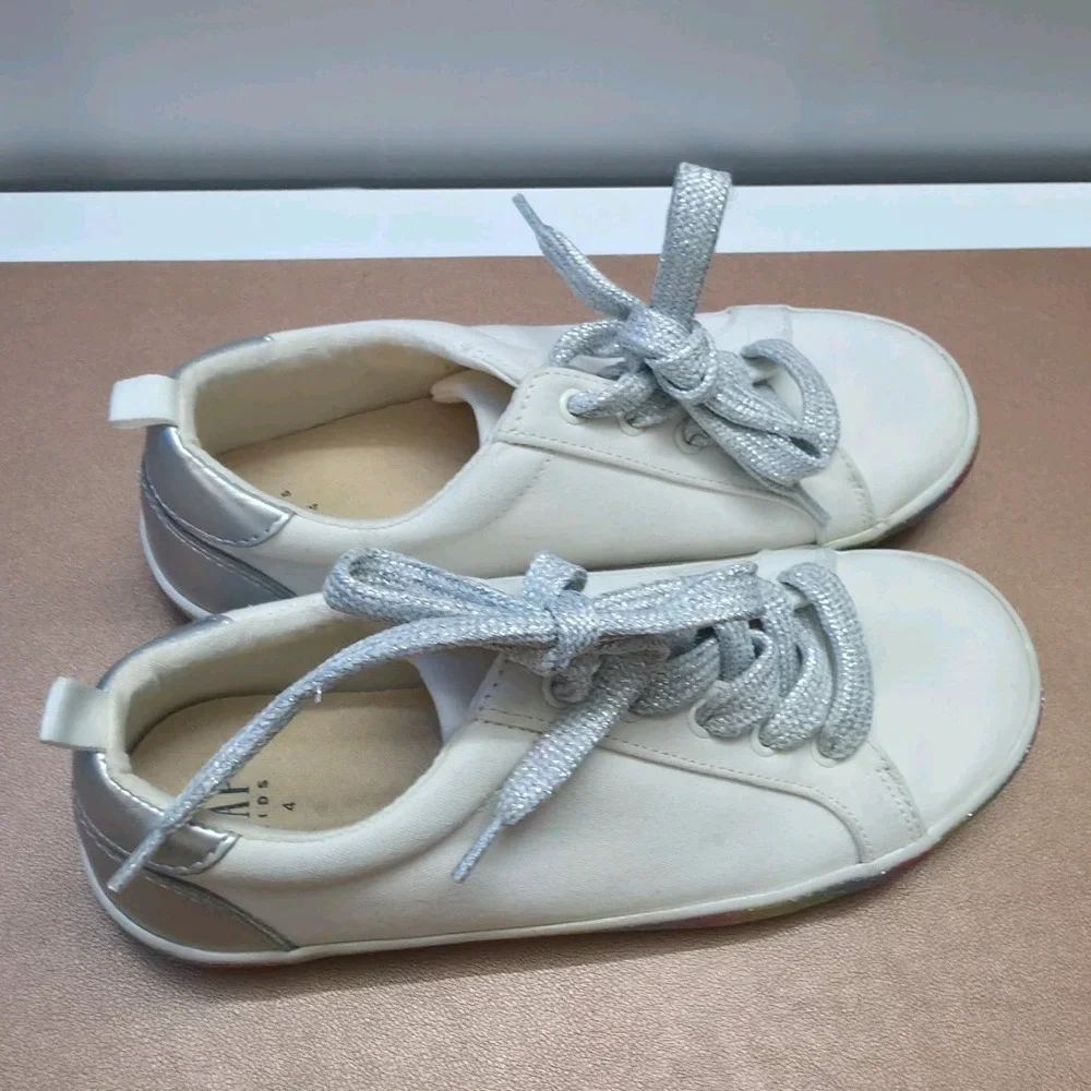 Gap Kids Cream Canvas Sneakers Sparkly Rainbow Trim Silver Laces Girls Size 4